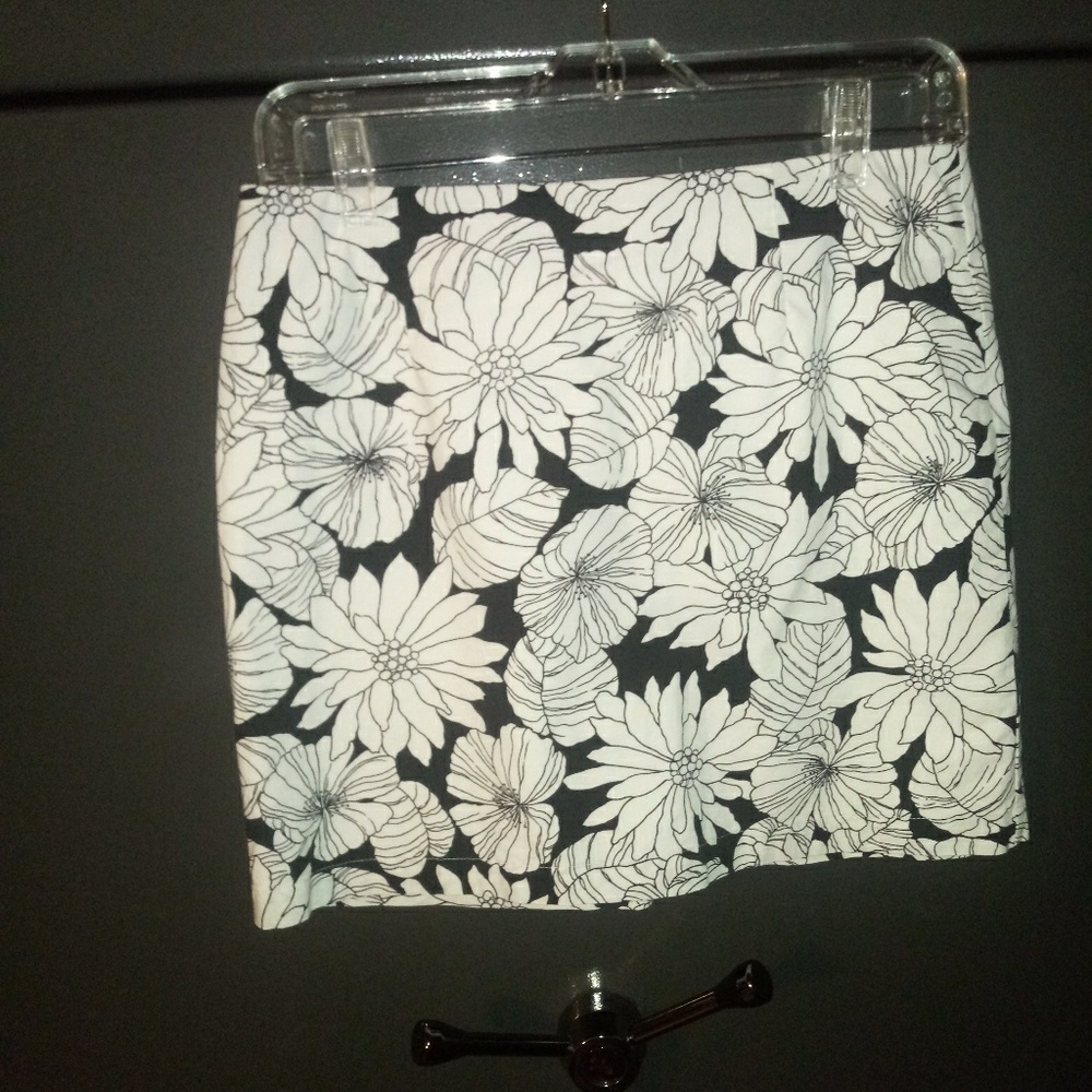 Gap flower skirt